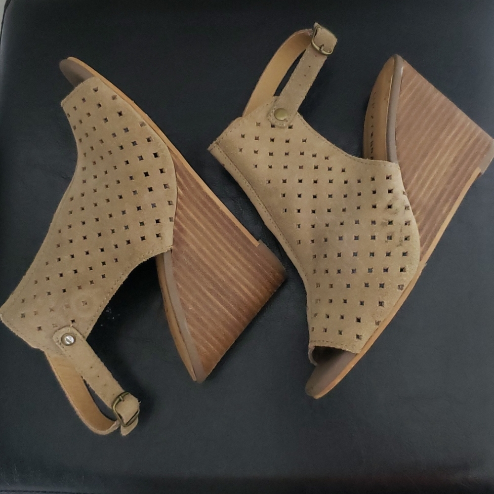 Lucky Brand Wedge Sandals
